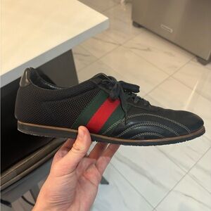 USED GUCCI SHOES SIZE 8.5 men